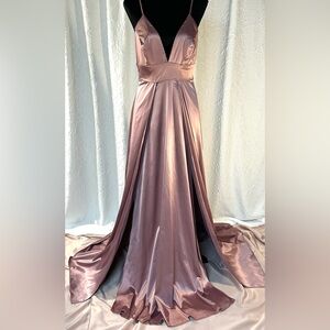 Windsor elegant Rose flowy dress.